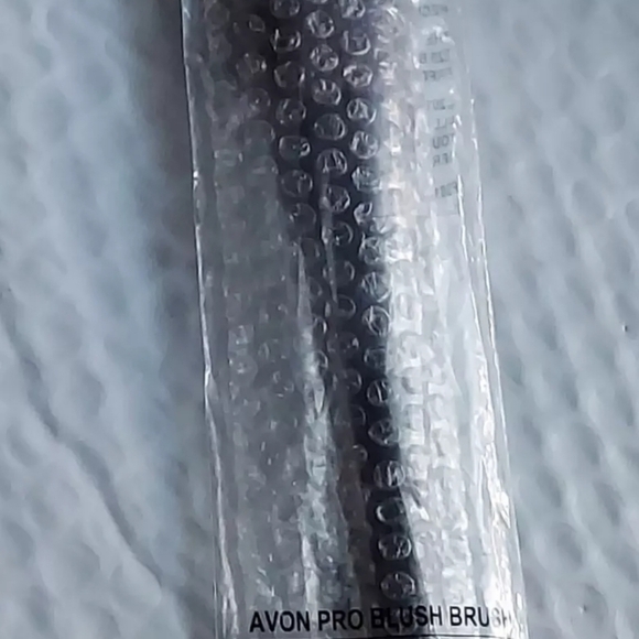 Avon PRO Makeup Brush Powder Brush Blush Brush Foundation Brush NEW Unopened - Picture 2 of 2